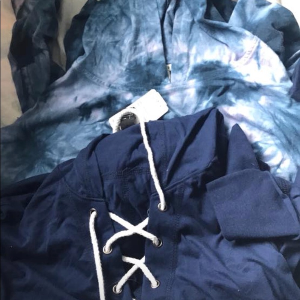 Bundle of forever 21 sweatshirts.